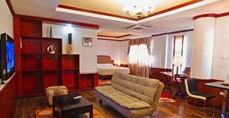 Cebu Dulcinea Hotel And Suites-Mactan Airport Hotel - לאפו-לאפו סיטי - סלון