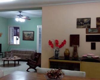 El Hostal Casa Cuevas - La Habana - Sala de estar