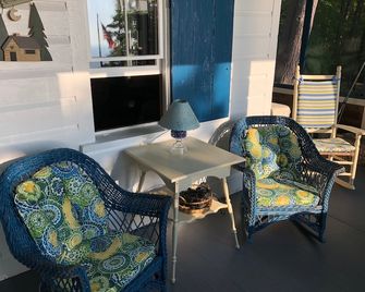 Rockview Cottage: Peaceful Lake Champlain Retreat, Private - Keeseville - Living room