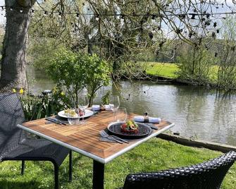 르 물랭 드 푸르주 - 벡생-쉬르-엡트 - 파티오