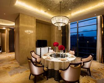 Hilton Wuhan Riverside - Wuhan - Dining room