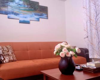 Serenity Escape in Hudson Valley - Hopewell Junction - Living room
