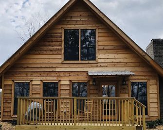Cabins At Midway, Tombigbee - Fulton - Building