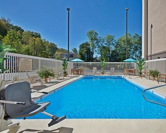 Hampton Inn Huntington/Barboursville - Barboursville - Pool