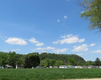 Harpers Ferry, IA - New Condo Rental Relax at Harpers Hideaway - Harpers Ferry - Outdoors view