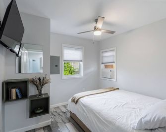 Charming 2Br, 1Ba - Walk 2 Beach + Outdoor Space - Seaside Heights - Bedroom