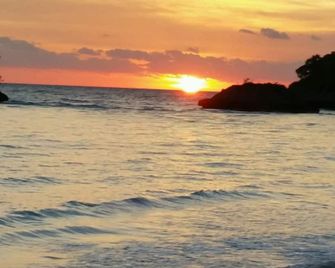 Trela Sands #2 in Eleuthera Bahamas 1 Bedroom studio right on the beach - North Palmetto Point