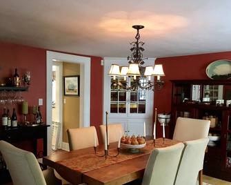 Charming Farmhouse Just outside of NYC! - Pearl River - Dining room