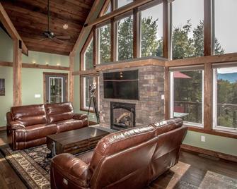 Spectacular Views, Private Estate Staycation - Intervale - Living room