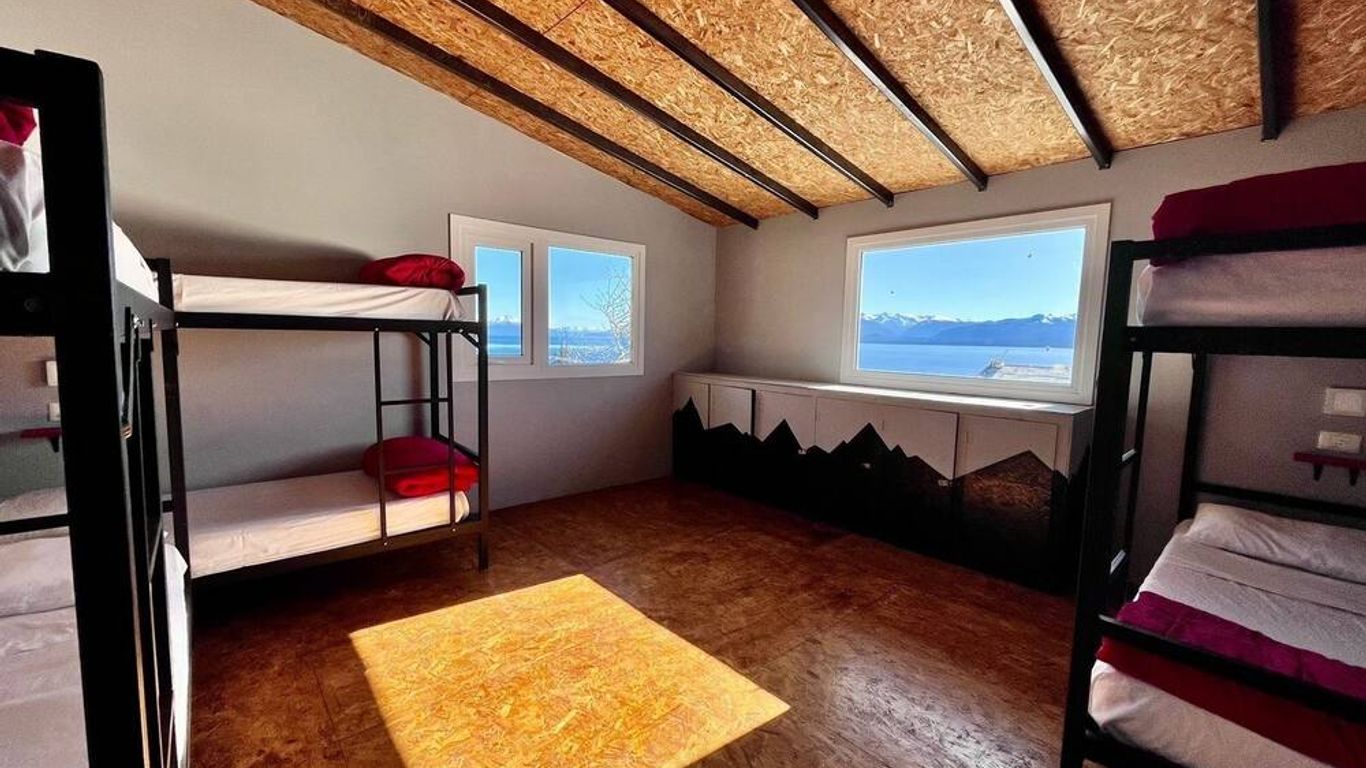 Moving Hostel Travel Bar