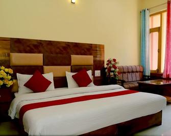 Goroomgo Hotel The Mountain Paradise Rewalsar - 만디 - 침실