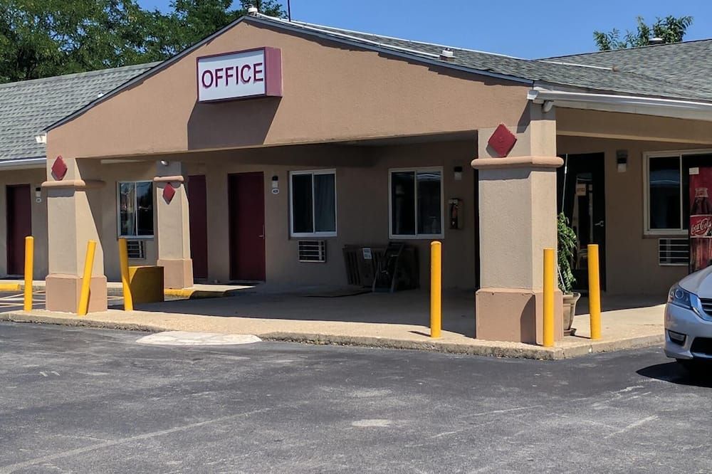 Budget Motor Lodge - New Castle - Building