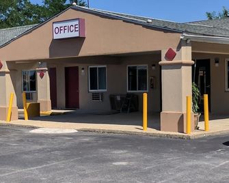 Budget Motor Lodge - New Castle - Building