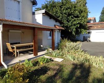chambre d'hôte dans maison privée - Périgueux - Patio