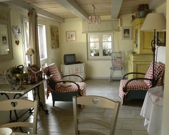 Charming Half-Timbered House, Lovely English-Style Garden Near Saverne - Saverne - Salon