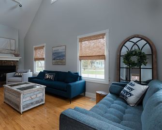 5 Bedroom Coastal Beach House - 2 Blocks to South Beach! - South Haven - Living room