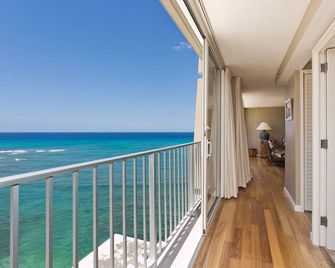 Our Penthouse over the Pacific A true gem that sleeps 4 is lovingly cared for - Honolulu - Balcony