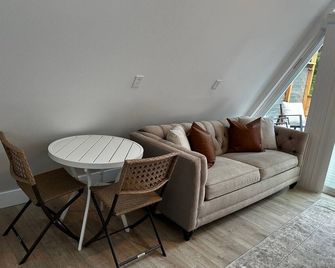 The Cabin at Spencer Ranch. - Lockhart - Living room