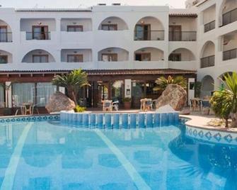 Ok Hotel Bossa - Ibiza - Piscina
