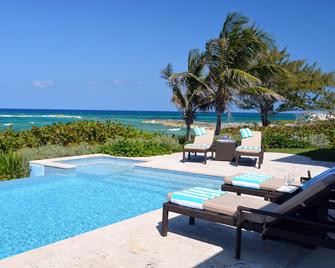 Luxury Beachfront Villa near Emerald Bay, Exuma - Private concierge included - Rokers Point Settlement - Piscina
