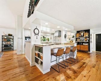 Private Pool, Family Friendly Indoor/outdoor spacious beautiful outdoor areas - Meridian - Kitchen