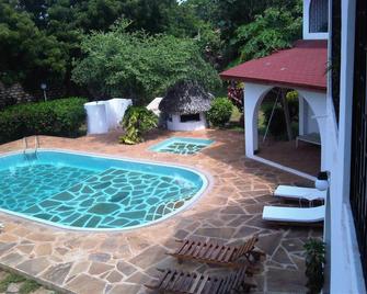 Giraffe House - Malindi - Pool