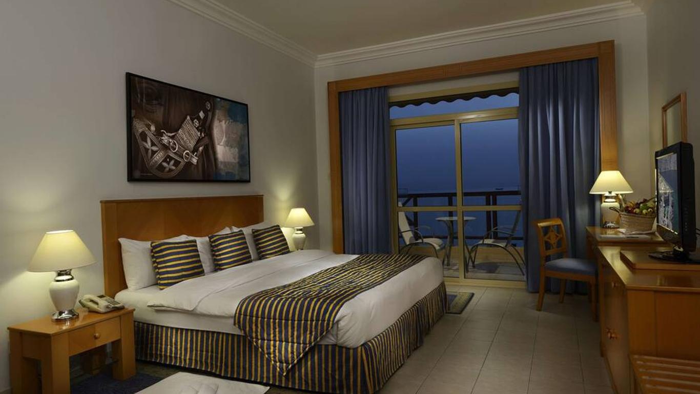 فندق أتانا خصب