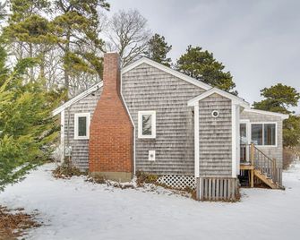 Walk To Beach South Chatham Home - Chatham - Building