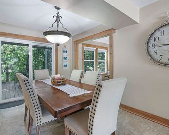 Charming Outdoor Oasis and Spacious Living - Delightful Creekside Retreat - Wimberley - Sala pranzo