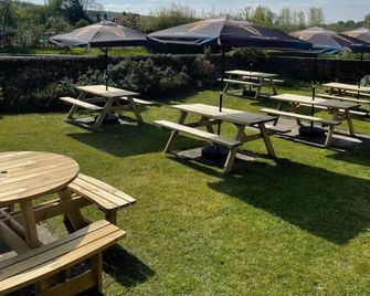 The Royal Oak - Wareham - Patio