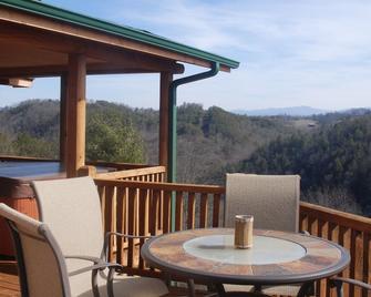 Luxury Mountain Cabin - Marshall - Balcón