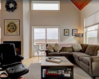 Tranquil mountain view home near downtown North Conway Mountain Views. Cable TV. - Madison - Salon