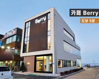 삽교호 Sapgyoho - 3 Netflix Coffee Washer Aircon - Dangjin - Building