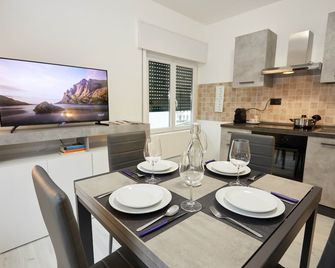 Modern flat per 6 Aviano AC Parking - Aviano - Dining room