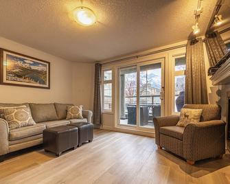 Mountain View 1 Br - Full Kitchen-Bbq-Ac - Canmore - Living room