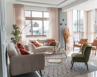 Bright & Spacious Apt In City central Getaway - סנטו דומינגו - סלון