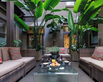 Vulcan Hotel Sydney - Sydney - Patio