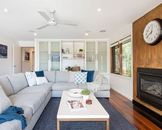 Preston Alfresco Poolside Retreat Rye - Blairgowrie - Living room