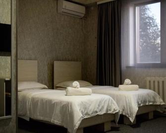 Hotel 'Continent' Halal - Karaganda - Camera da letto