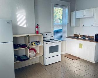 Entire Private Stl Apartment - 51a - St. Louis - Kitchen