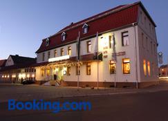 Hotel Weisse Taube - Aschersleben - Gebouw
