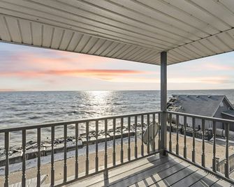 Stunning Lakeview cottage perfect for a getaway - Blenheim - Balcony