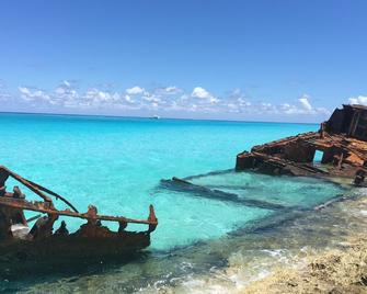 Cozy Seaside 2 Bed/2 Bath Cottage In Alice Town Bimini Bahamas - Alice Town