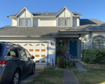 Bayview Private Retreat - Vallejo - Building