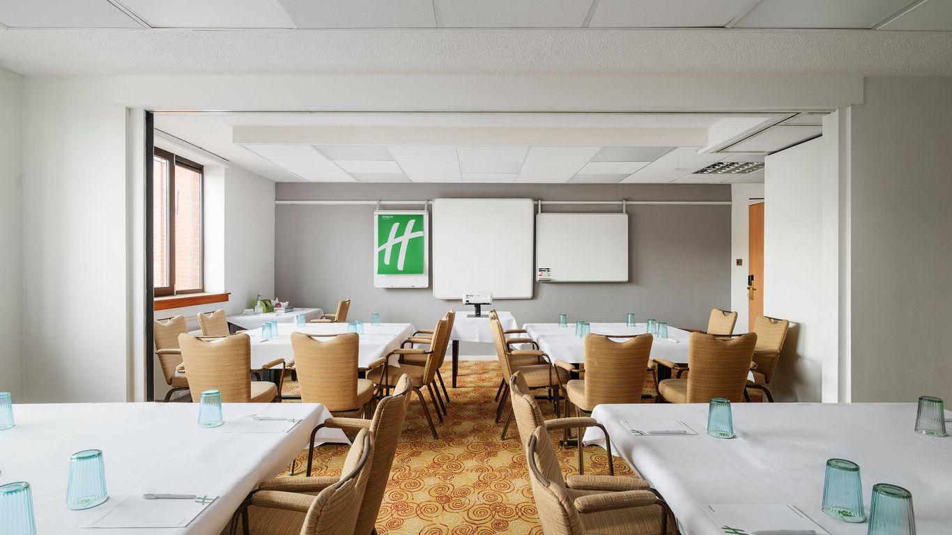 هوليداي إن نورثاام بتو بآٔباي آيتش جي