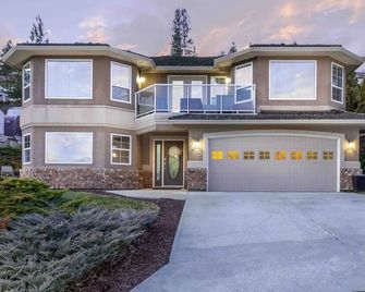 Wine Trail Full Suite with Private Entrance, Patio and Views! - West Kelowna - Building