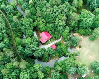 Henrys Red Roof Cabin On The Chauga River - Mountain Rest