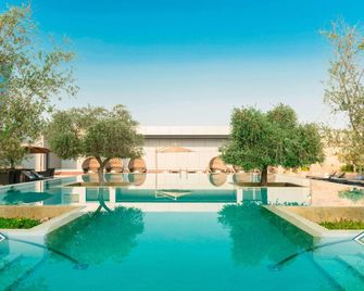 فندق الوفت - أبو ظبي - حوض السباحة