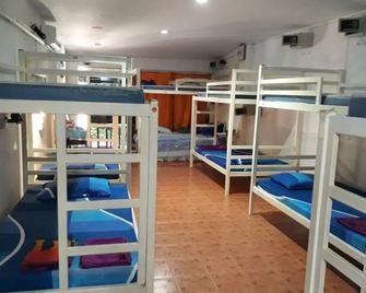 Hangover Hostel - Ko Phi Phi - Yatak Odası