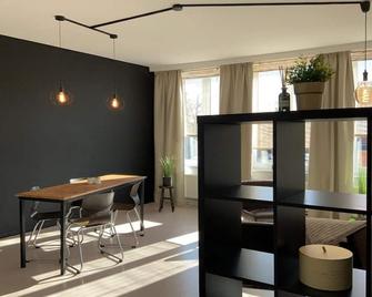 Herentals Hideaway with Balcony - Herentals - Essbereich